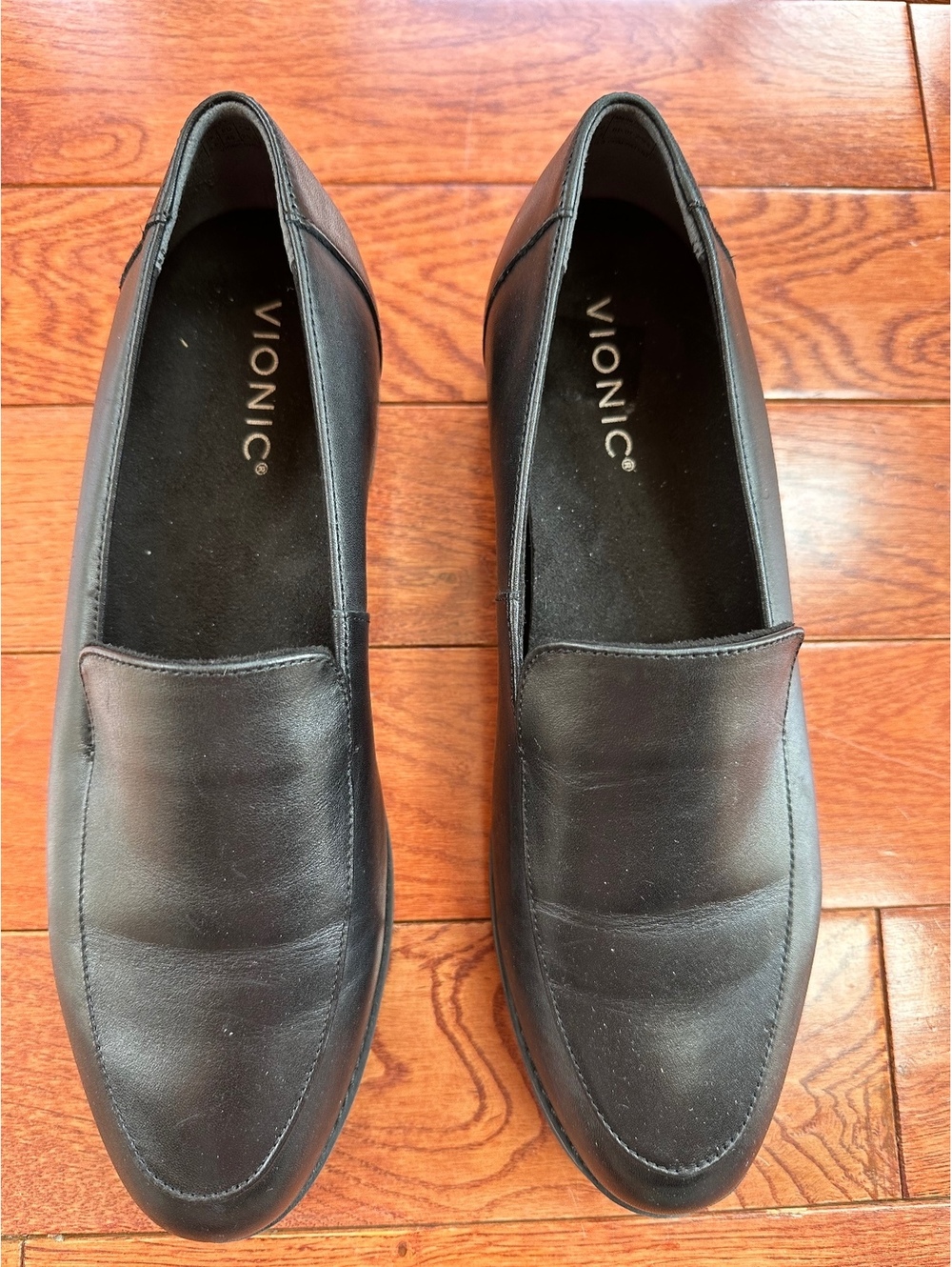Vionic Black Leather Lug Sole Loafers Women’s Size 9